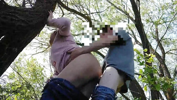 Young Russian couple got the urge to fuck in the public park Thumb