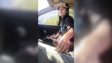 Lesbian slut fucked her big dicked friend's sausage in the car Thumb