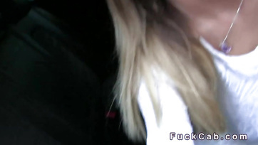 Big titted amateur babe from Budapest sucks sausage in fake taxi Thumb