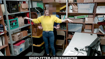 Busty teen caught shoplifting had to groom security guard Thumb