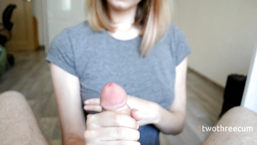 Cute teen babe happily jerks off her stepbrother's dick Thumb