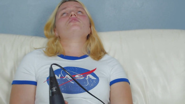 Horny slutty slut cums in her pussy while having fun with her dildo Thumb