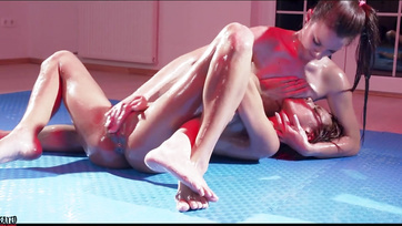 Extreme oiled sex fight and orgasm with two kinky pussies Thumb