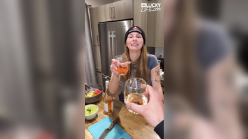 Síelés után dugta seggbe a gyönyörű természetes mellű amatőr leányzót a szerencsés pasija Thumb