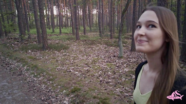 A cuki nimfomániás tinilány az erdőben akarta leszopni a farkamat és lenyelni a gecimet Thumb