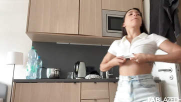 Travel vlog - The sexy South American girl's pussy kept itching even while traveling in Europe Thumb