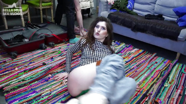 They showed what really happens on a porn shoot: sex party and humor behind the scenes Thumb